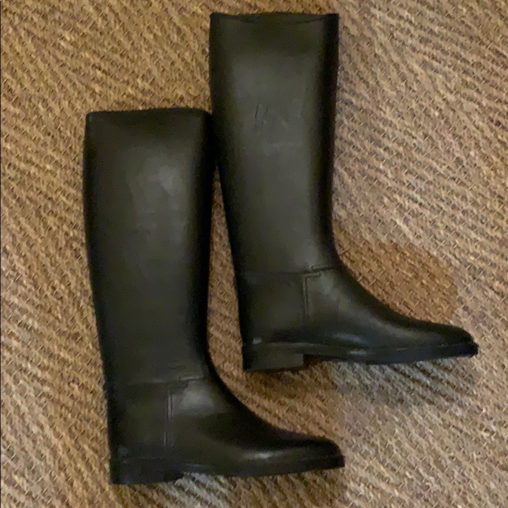 Tall rain/riding boots